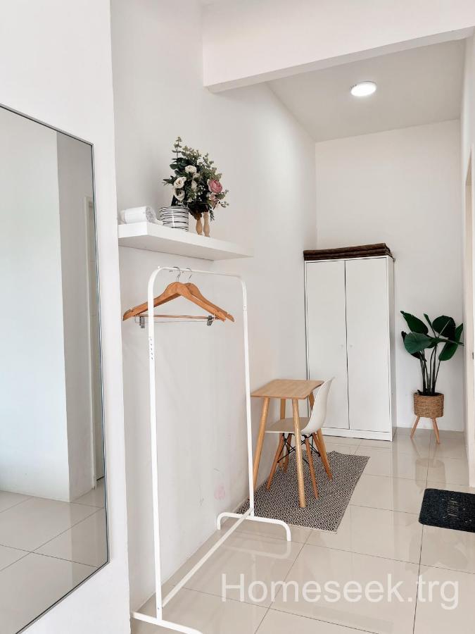 Homeseek, Spacious And Cozy In * Kuala Terengganu