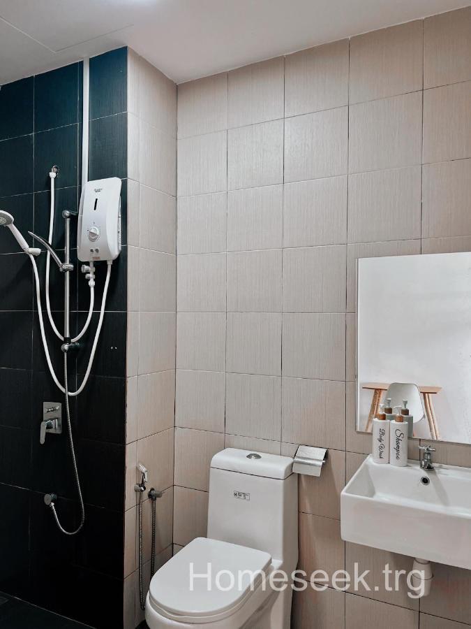 Homeseek, Spacious And Cozy In Apartemen